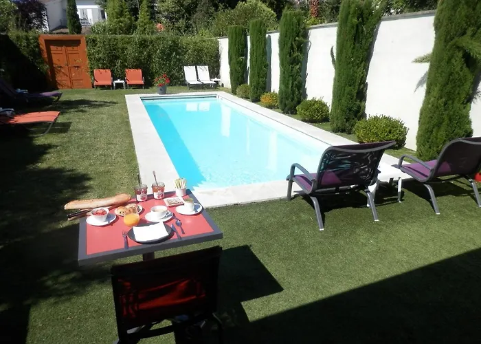 לינה וארוחת בוקר Cosy 4*